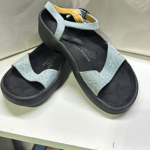 Tatami made by Birkenstock, regular width. Rubber bottoms, leather straps. - Picture 4 of 5